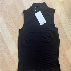 New Kit and Ace Sleeveless mock neck